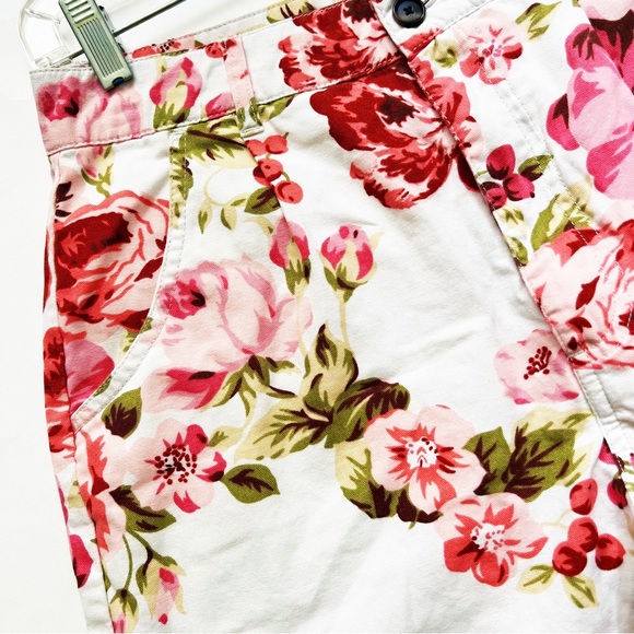 URBAN OUTFITTERS LAURA ASHLEY EXCLUSIVE CARRIE FLORAL HIGH RISE SHORTS U… - Picture 12 of 16